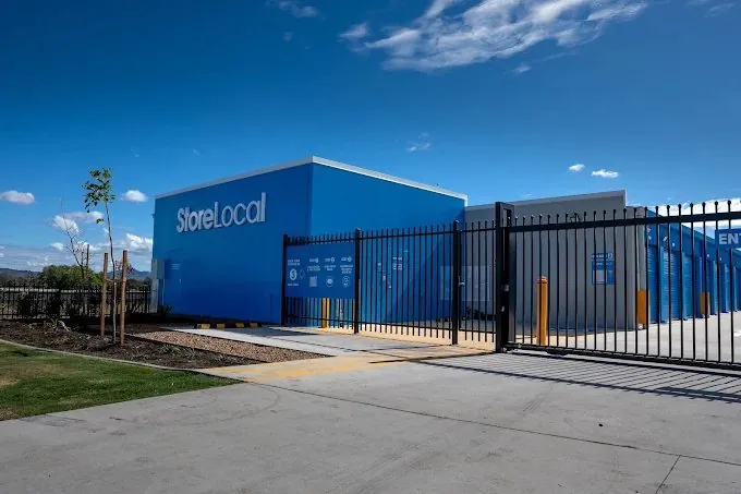 Storelocal Beaudesert entry and units